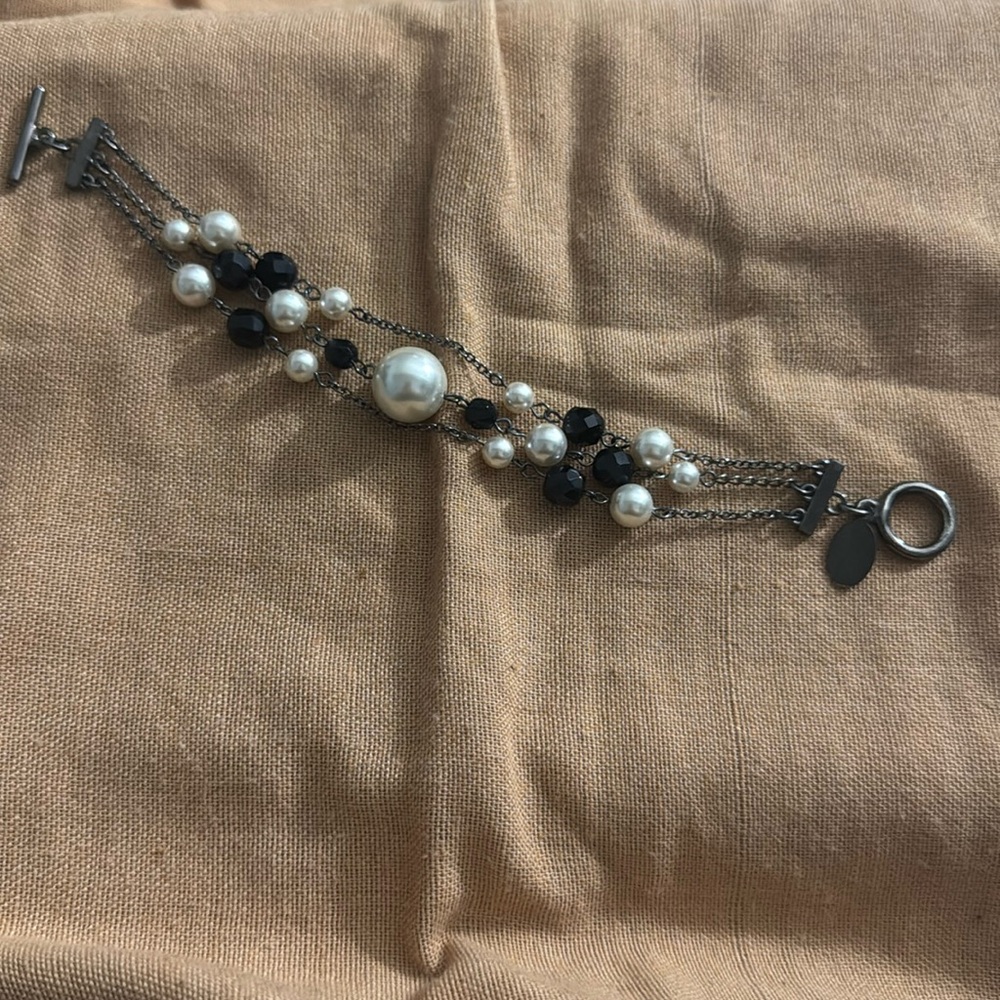 White House Black Market Pearl Bracelet